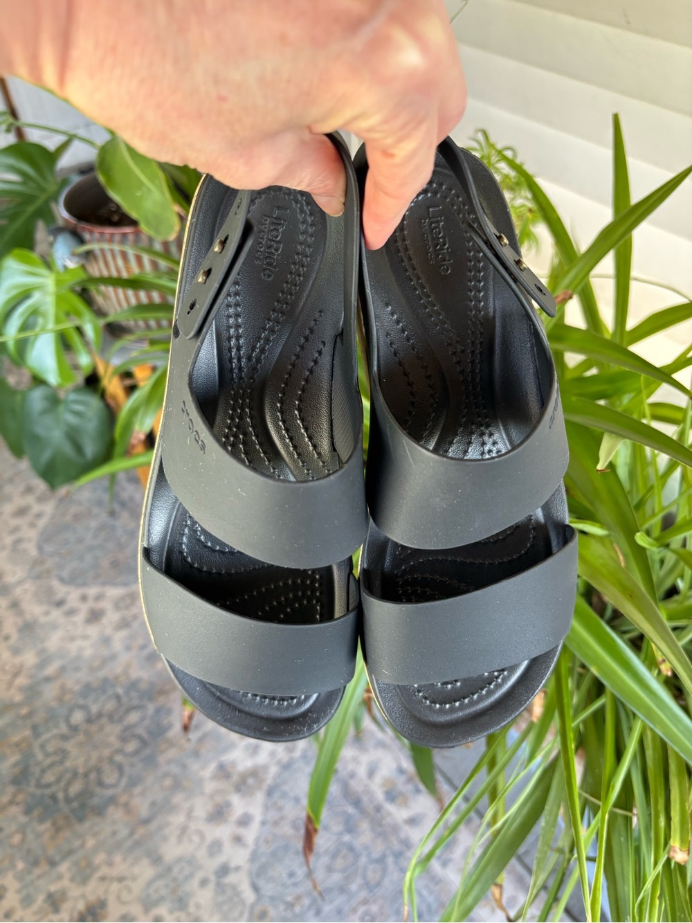 NWOT Crocs Brooklyn Cork Low Wedge Sandal Black 7 - Picture 3 of 4